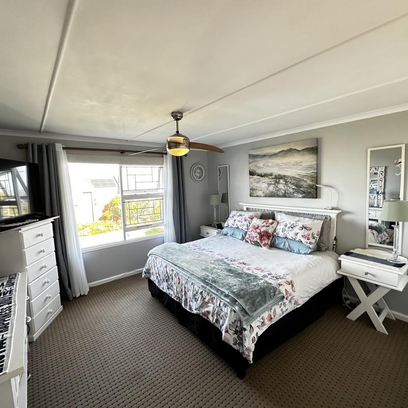 5 Bedroom Property for Sale in Reebok Western Cape